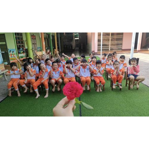Hình ảnh các bé vừa học vừa chơi tại trường